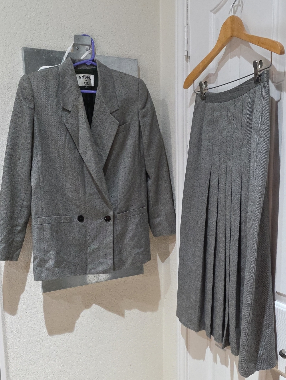 Kasper Vintage Gray Double-Breasted Blazer with Pleated Skirt Size 4